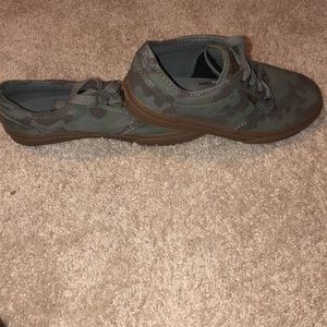 Camo vans size 5 youth